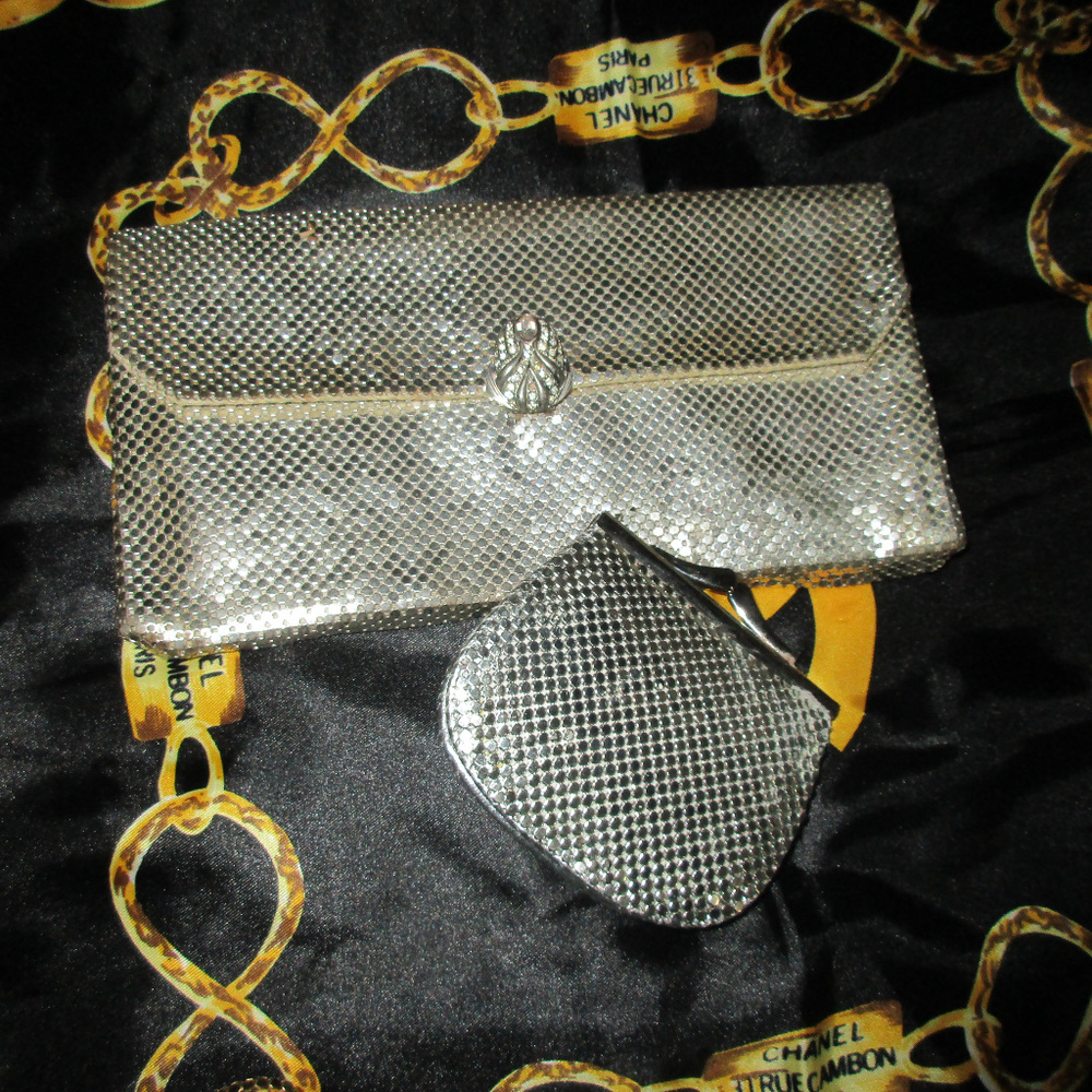Vtg WHITING AND DAVIS COINPURSE KISSLOCK SILVER